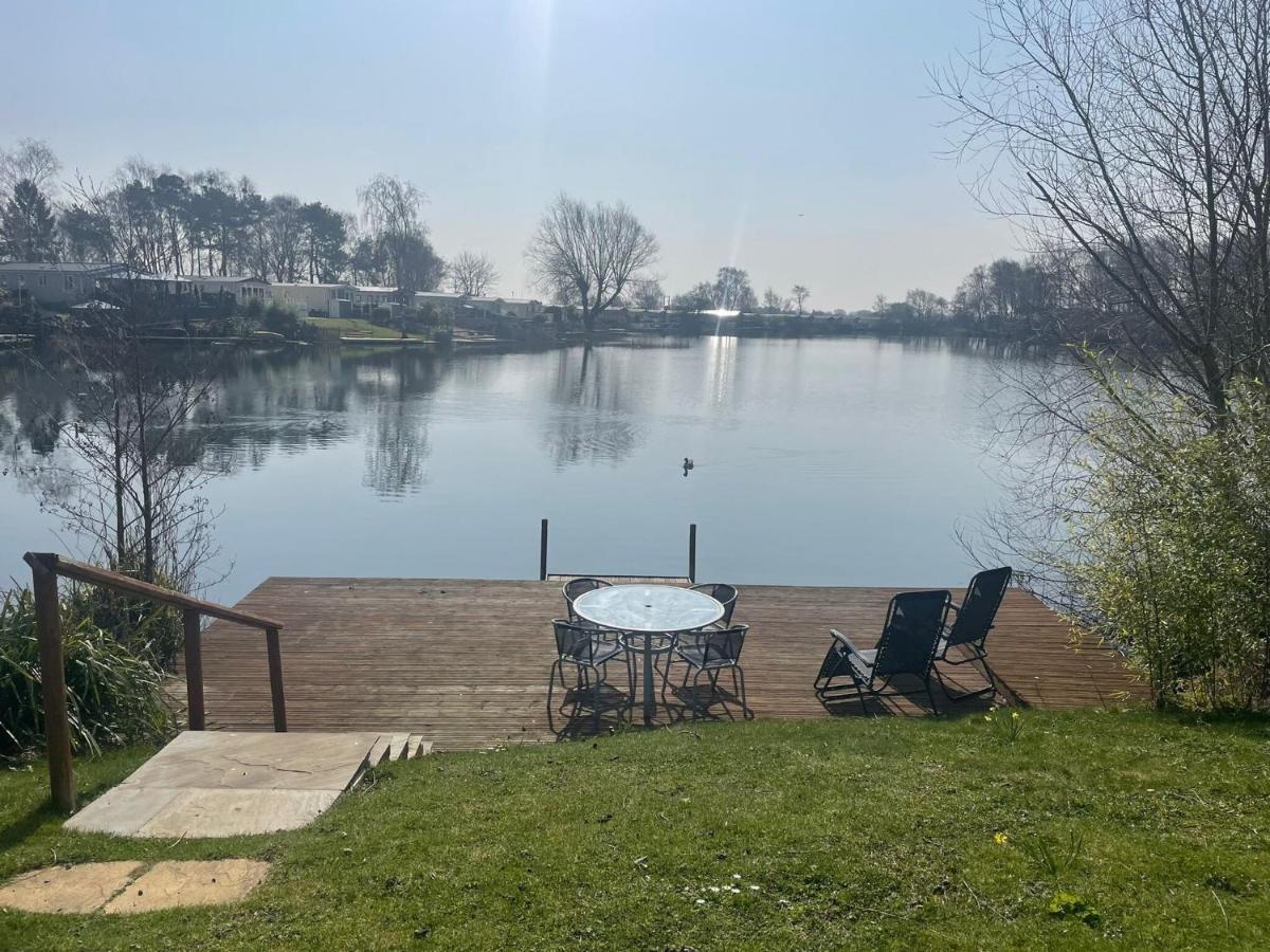 Lakeside Retreat 3 With Hot Tub, Private Fishing Peg Situated At Tattershall Lakes Country Park Экстерьер фото