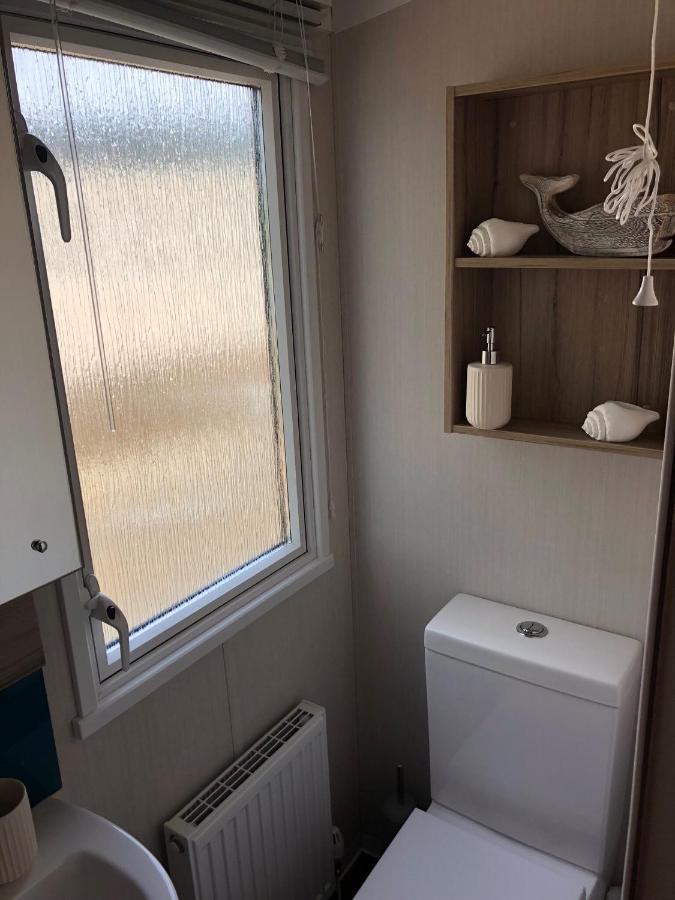 Lakeside Retreat 3 With Hot Tub, Private Fishing Peg Situated At Tattershall Lakes Country Park Экстерьер фото